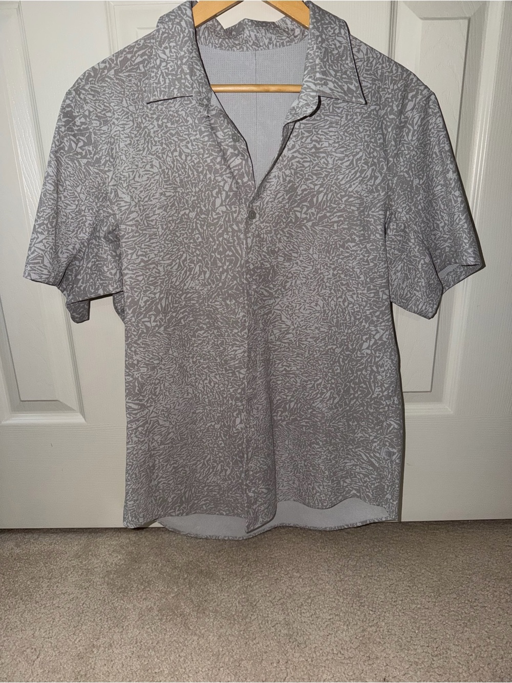 Men's Short-Sleeve Printed Button-Up Shirt